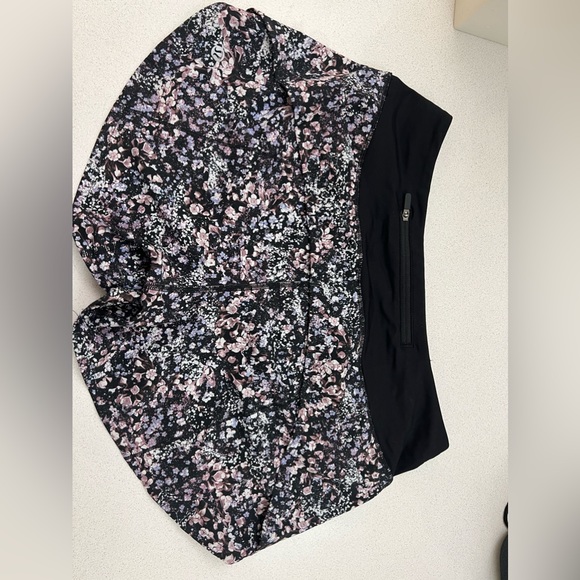 VINTAGE LULULEMON SPEED UP SHORTS - Picture 4 of 5